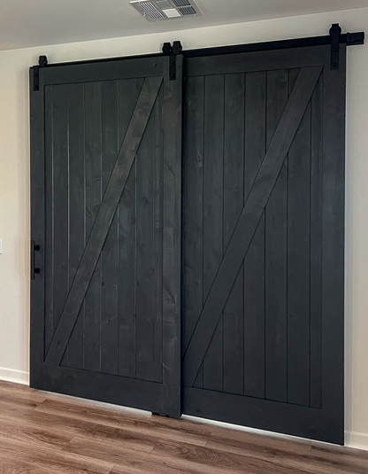 San Isidore Z-Style Traditional Barn Door