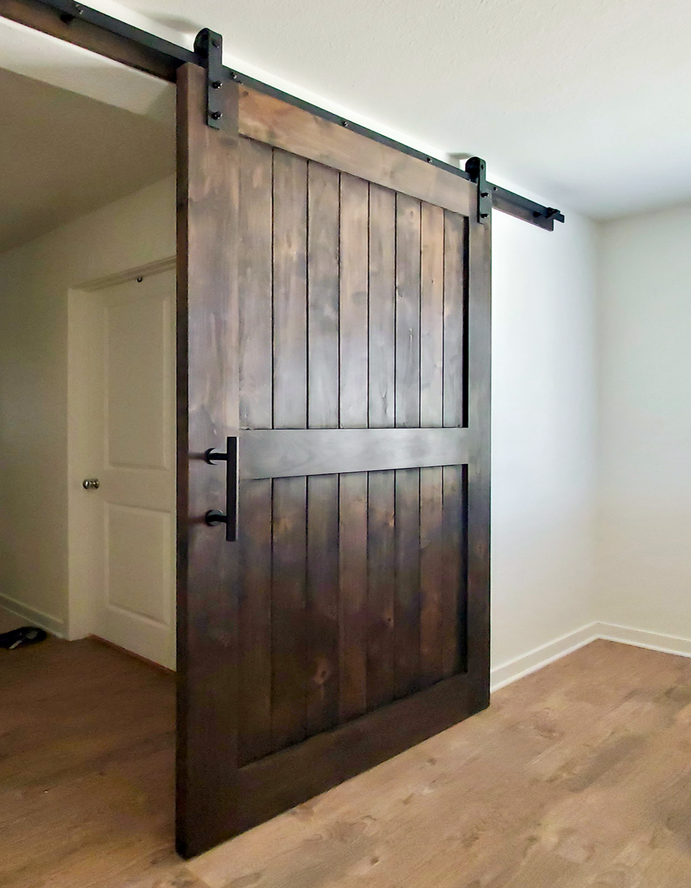 San Ranchero Mid Rail Traditional Barn Door