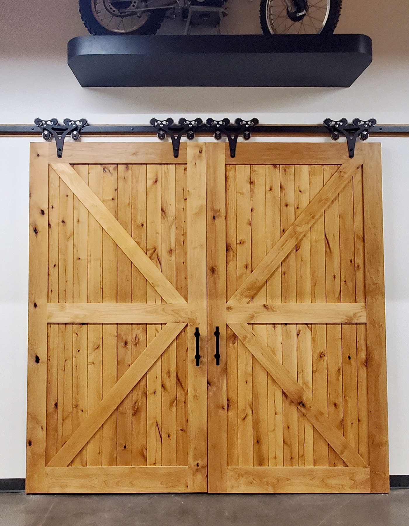 San Archer Arrow-Style Traditional Barn Door