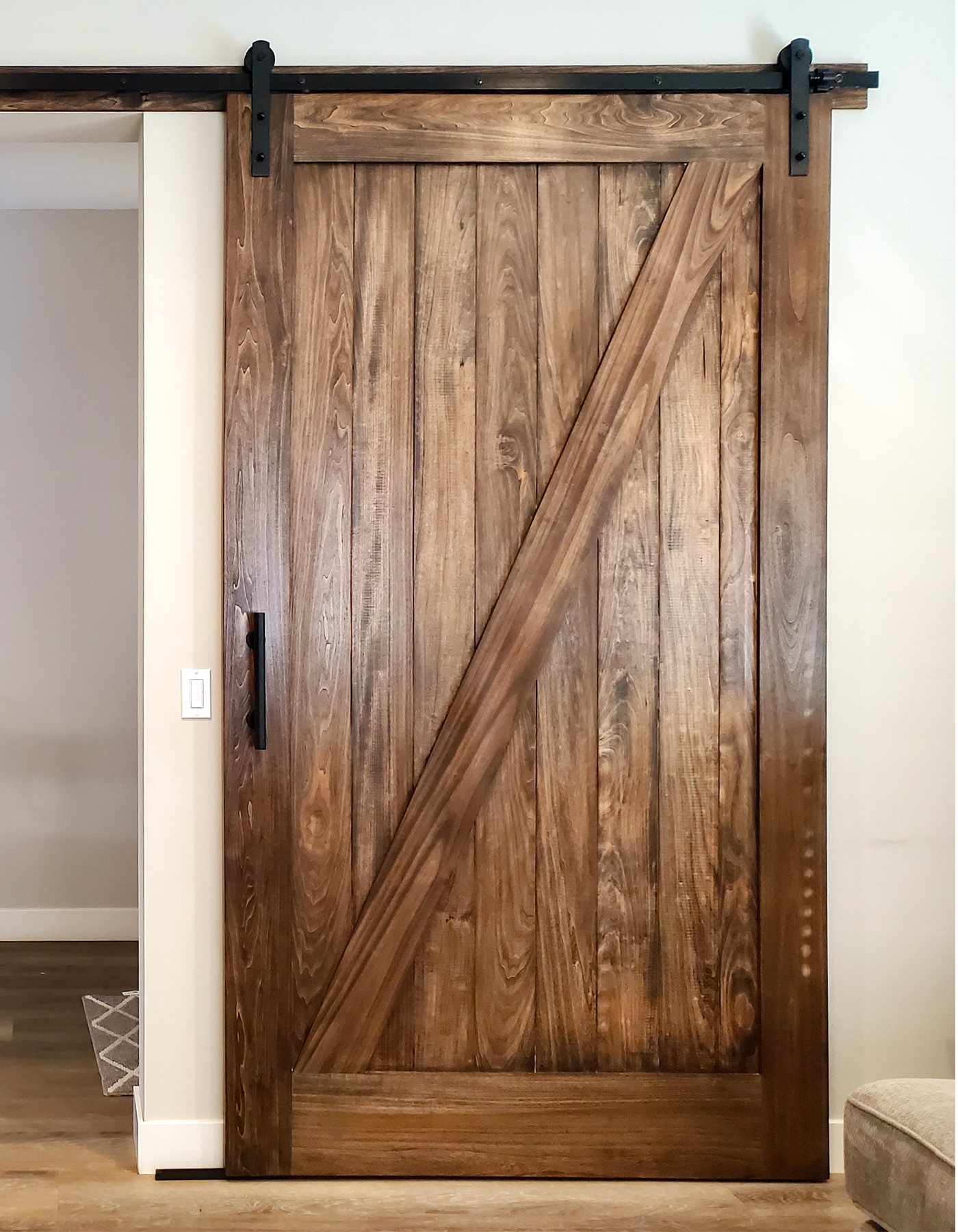 San Isidore Z-Style Traditional Barn Door