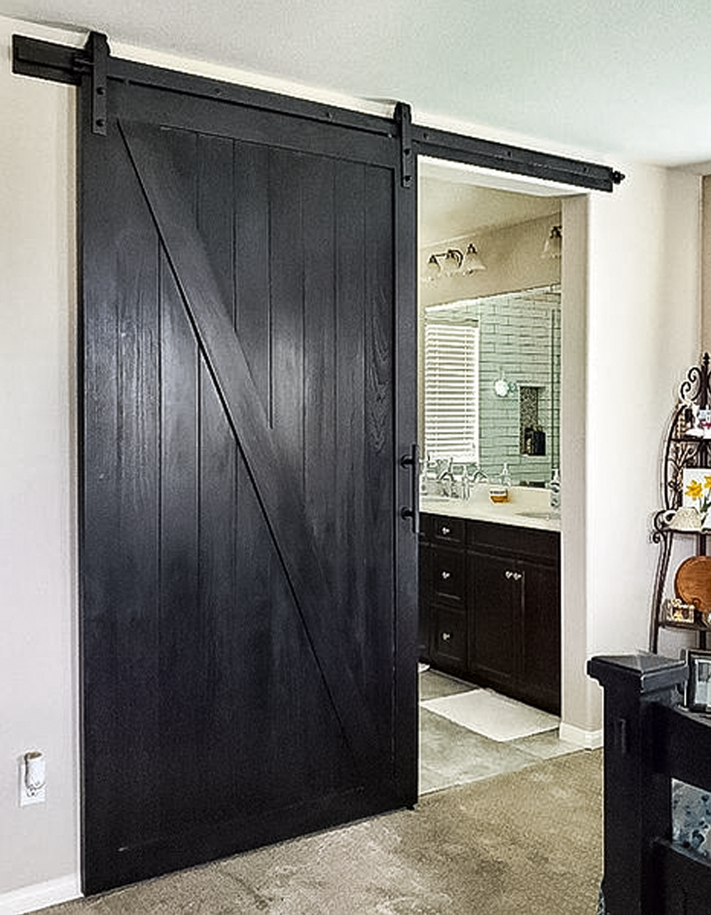 San Isidore Z-Style Traditional Barn Door