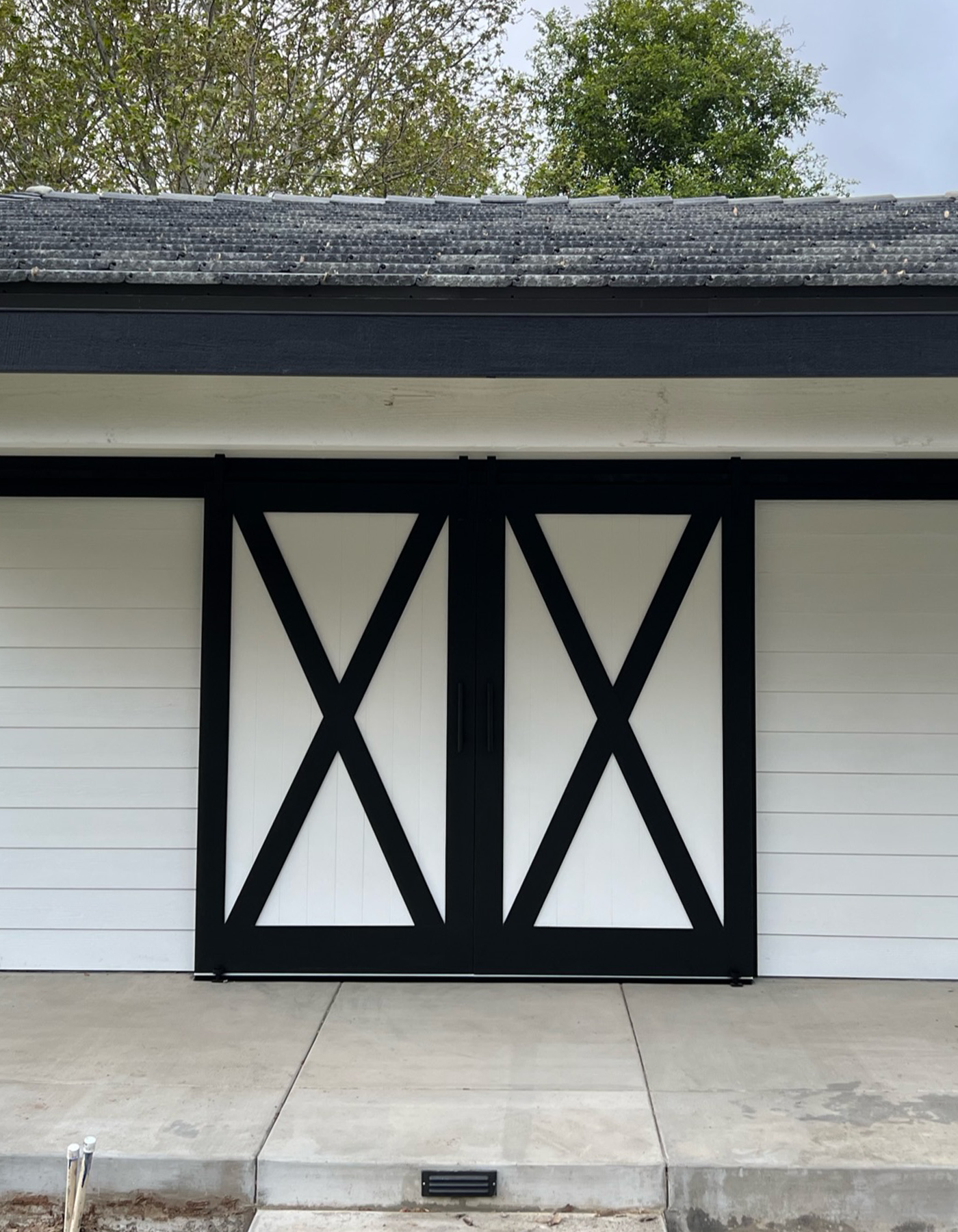 San Xenophus X-Style Traditional Barn Door